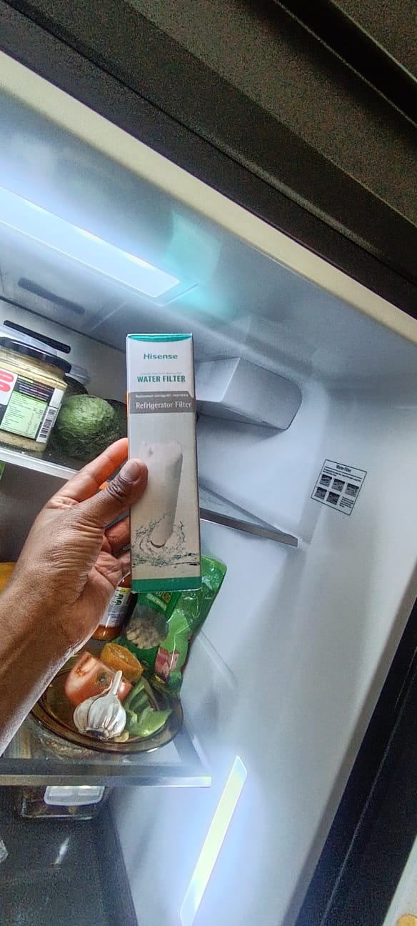 Filtro de agua para refrigerador durante su sustitución