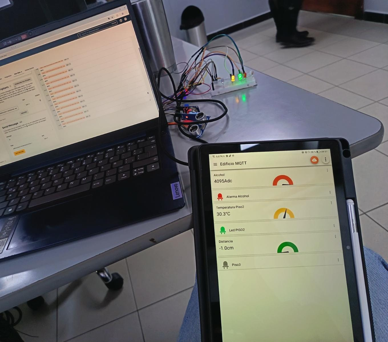 Prueba de sensores conectados a un sistema de monitoreo